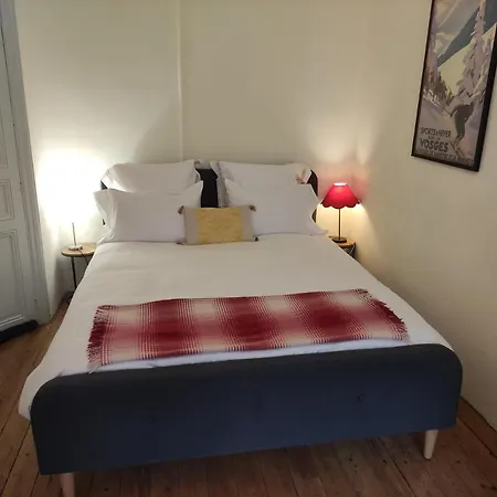 Town House, Rue Barbes Apartment