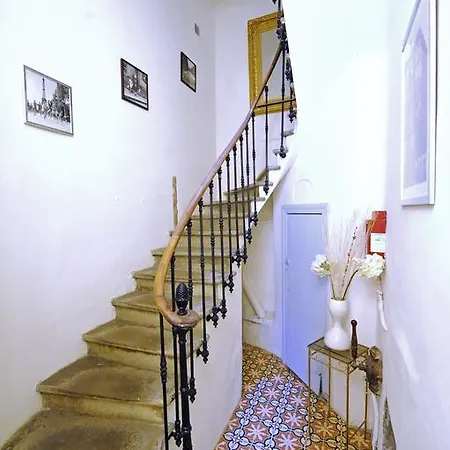 Town House, Rue Barbes Lägenhet