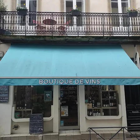 Town House, Rue Barbes Lägenhet