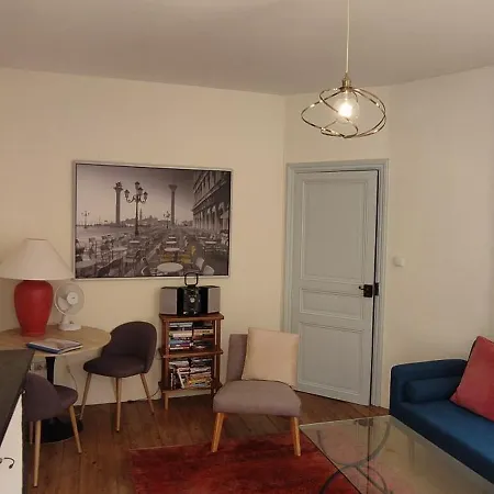 Apartment Town House, Rue Barbes *