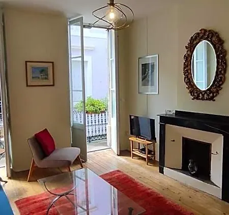 Town House, Rue Barbes *