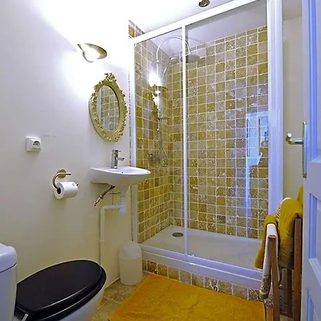 Town House, Rue Barbes