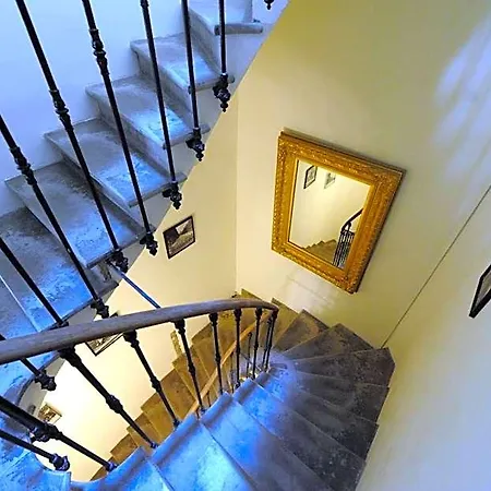 Town House, Rue Barbes