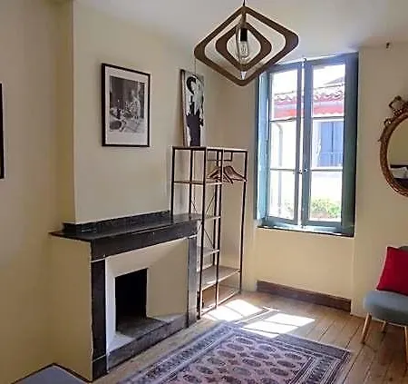 Town House, Rue Barbes Apartment
