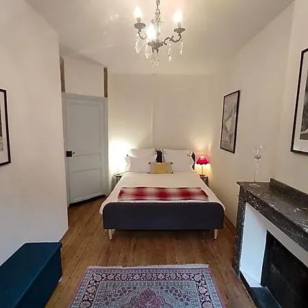 Apartment Town House, Rue Barbes *
