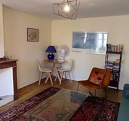 Apartment Town House, Rue Barbes *
