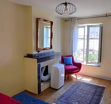 Apartment Town House, Rue Barbes *