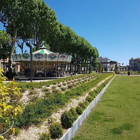 Town House, Rue Barbes Lägenhet *