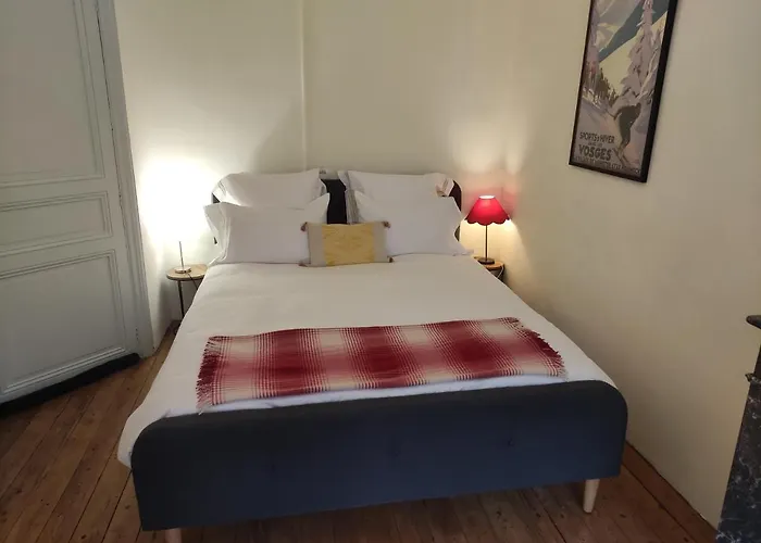 Town House, Rue Barbes Apartament