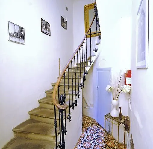 Town House, Rue Barbes Apartment