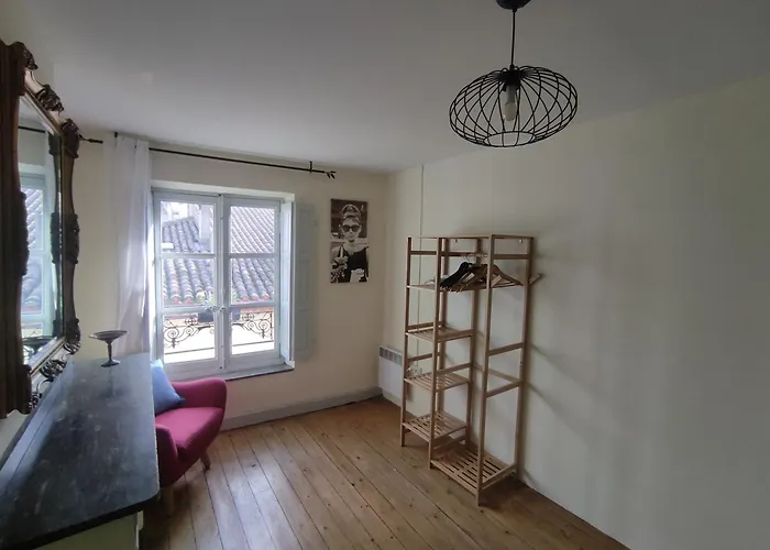 Town House, Rue Barbes