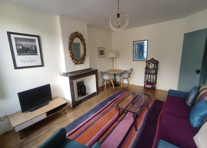 Town House, Rue Barbes *