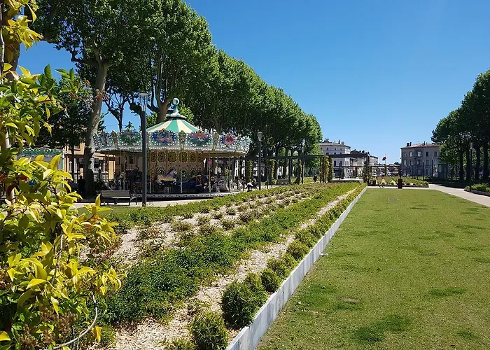 Town House, Rue Barbes Apartment *